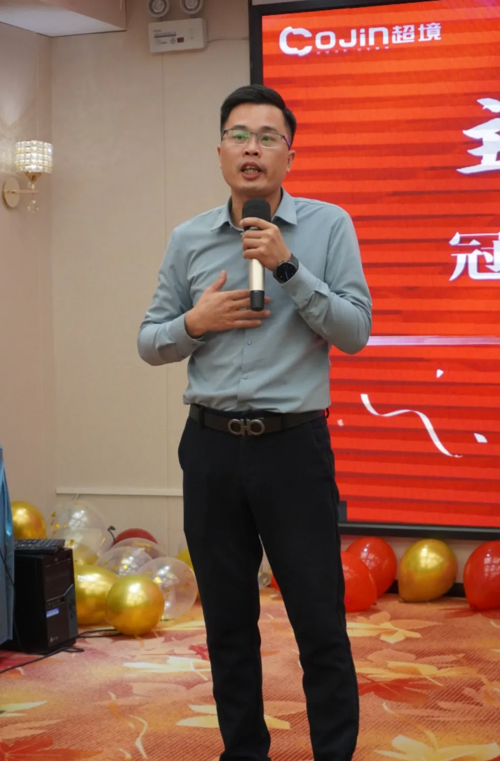 “不忘初心,向新而行”超境2025新春年会 “不忘初心,向新而行”超境2025新春年会
