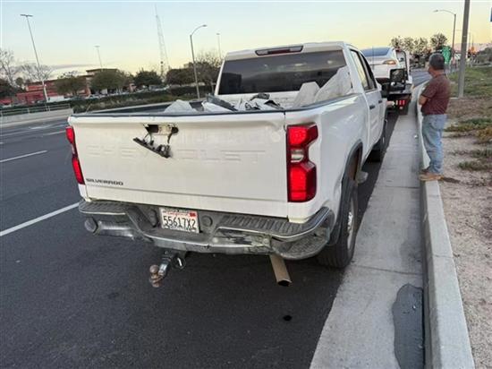 美国车友称特斯拉FSD撞车:弯道不减速 美国车友称特斯拉FSD撞车:弯道不减速