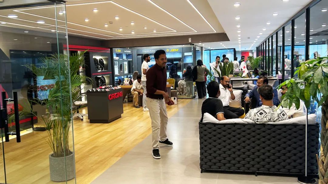 跨越山海,闪耀迪拜 | JEM迪拜标杆店正式落成,隆重开业! 跨越山海,闪耀迪拜 | JEM迪拜标杆店正式落成,隆重开业!