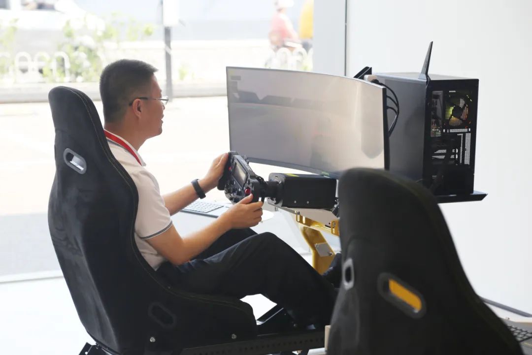 共探智慧能源科技!人大代表调研五方天雅新能源品牌企业 共探智慧能源科技!人大代表调研五方天雅新能源品牌企业