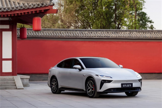 2025 款东风奕派 eπ007:15 万级纯电轿跑里的全能选手,年轻人直接冲! 2025 款东风奕派 eπ007:15 万级纯电轿跑里的全能选手,年轻人直接冲!