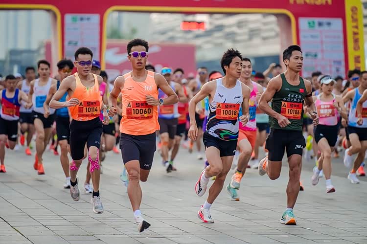 广汽埃安护航2026贵阳马拉松,携手管油胜致敬向上奔跑者 广汽埃安护航2026贵阳马拉松,携手管油胜致敬向上奔跑者