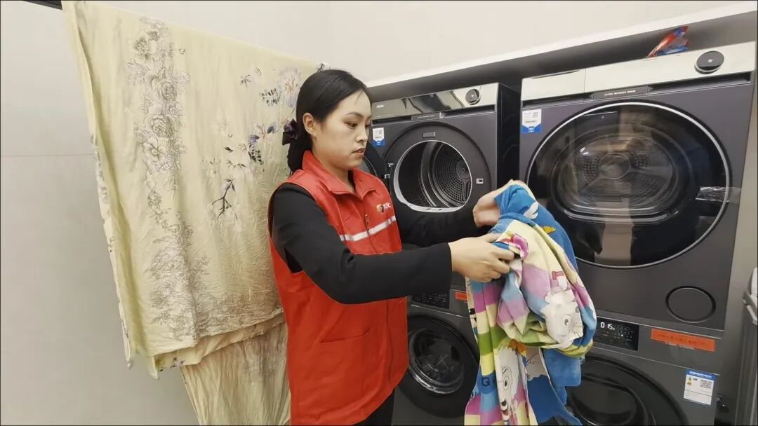 免费洗车,排队充电:同一个高速,两张脸 免费洗车,排队充电:同一个高速,两张脸
