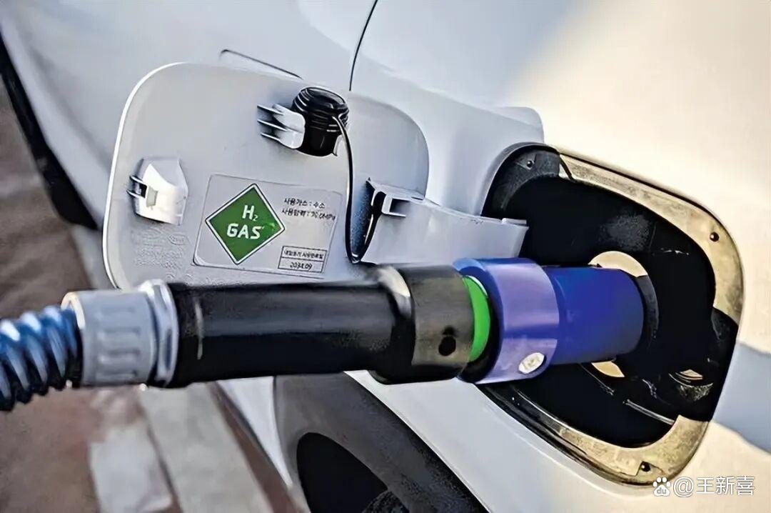 保时捷回归燃油车,西方发达国家车企集体不跟,对抗中国电车大潮 保时捷回归燃油车,西方发达国家车企集体不跟,对抗中国电车大潮