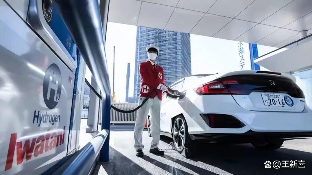 保时捷回归燃油车,西方发达国家车企集体不跟,对抗中国电车大潮 保时捷回归燃油车,西方发达国家车企集体不跟,对抗中国电车大潮